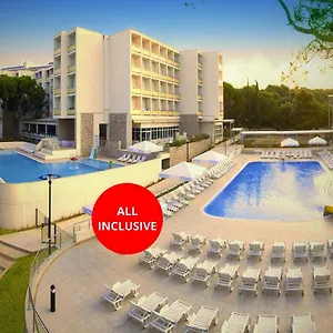 Family Adria Hotell